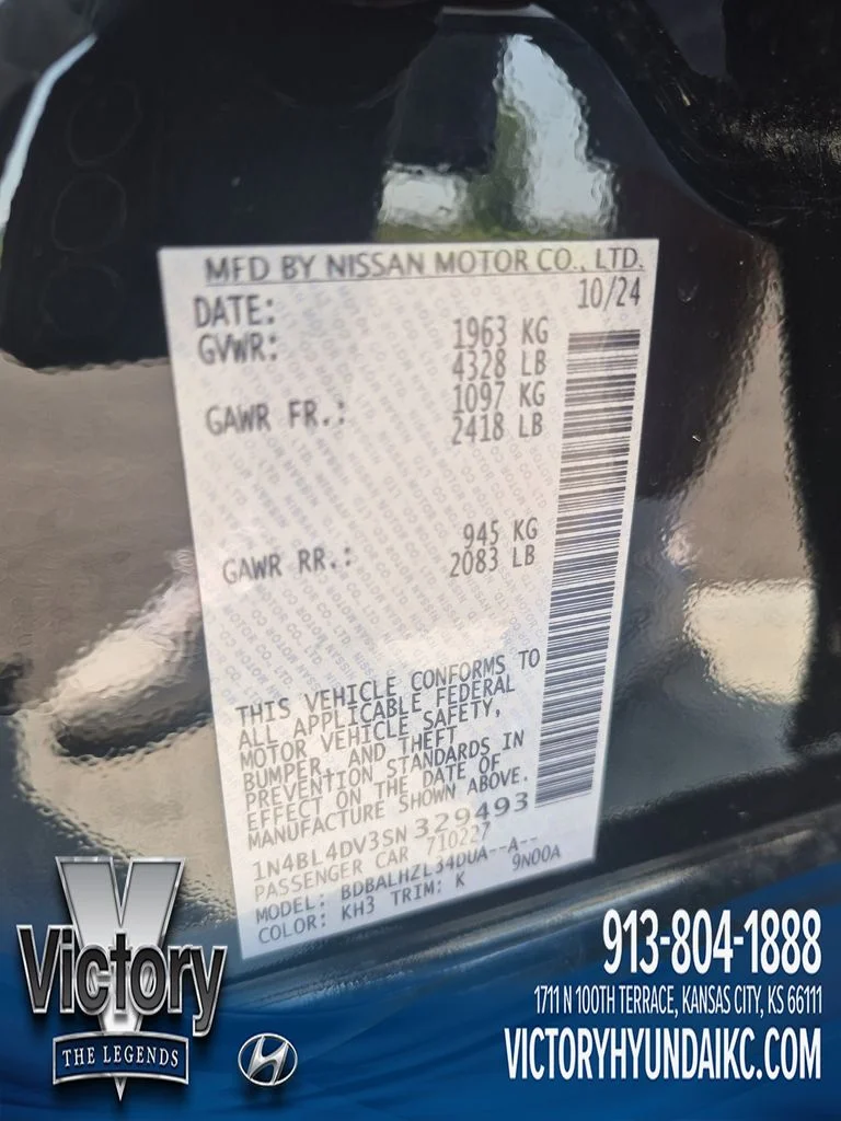 Used 2025 Black Nissan 2.5 SV image 29