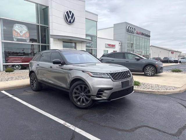 Used 2019  Land Rover SE R-Dynamic image 1