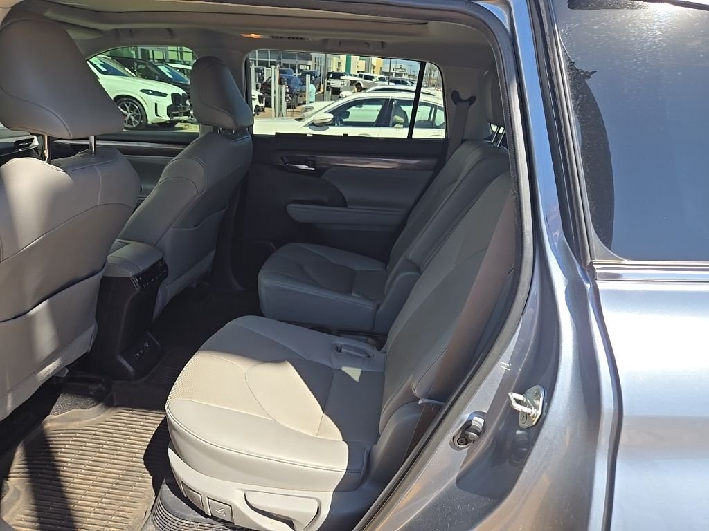 Used 2020 Moon Dust Toyota Platinum image 6