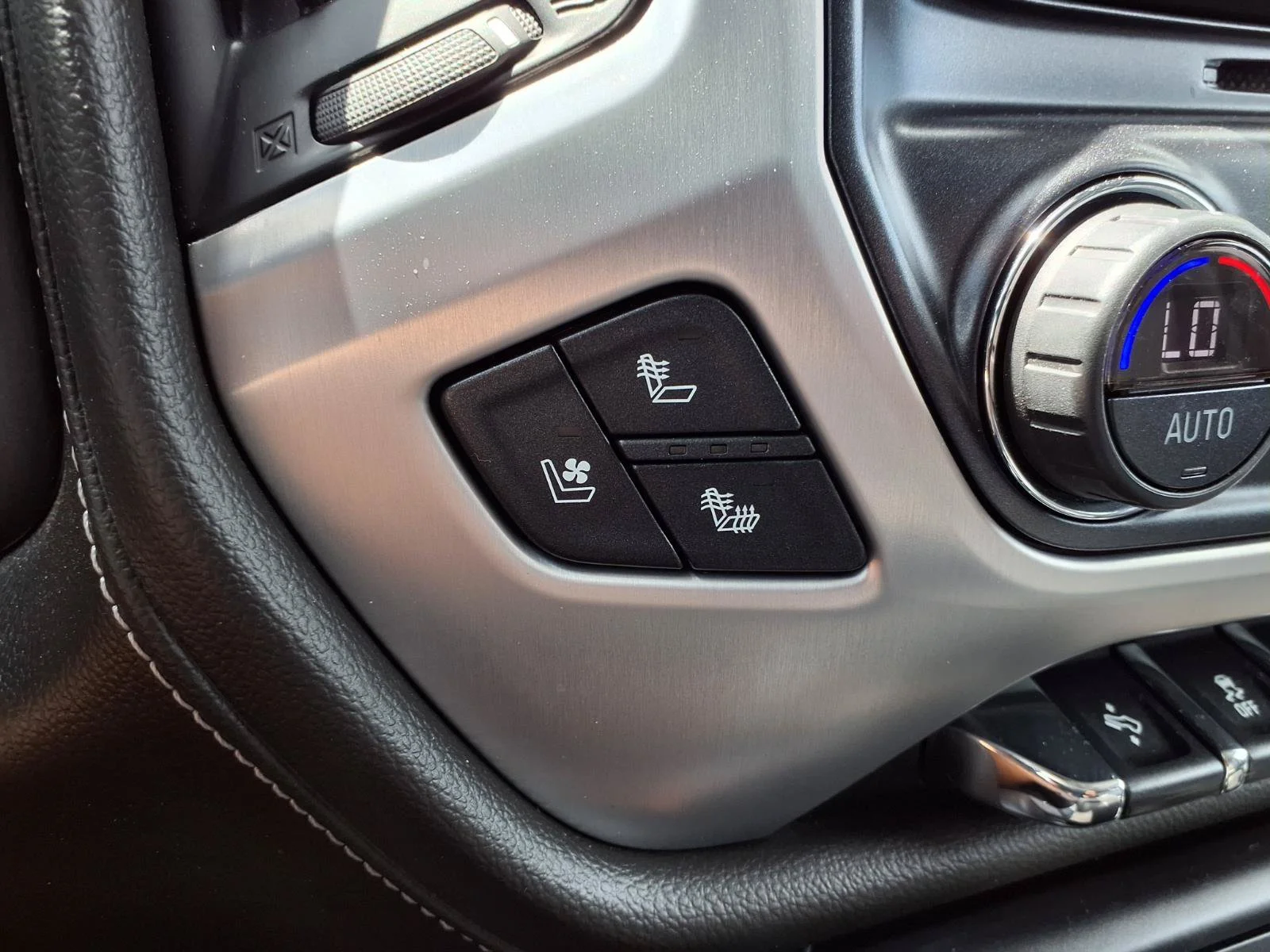 Used 2018 Onyx Black GMC SLT image 11