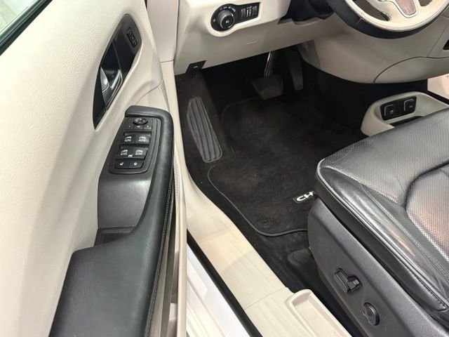 Used 2018 White Chrysler Limited image 16