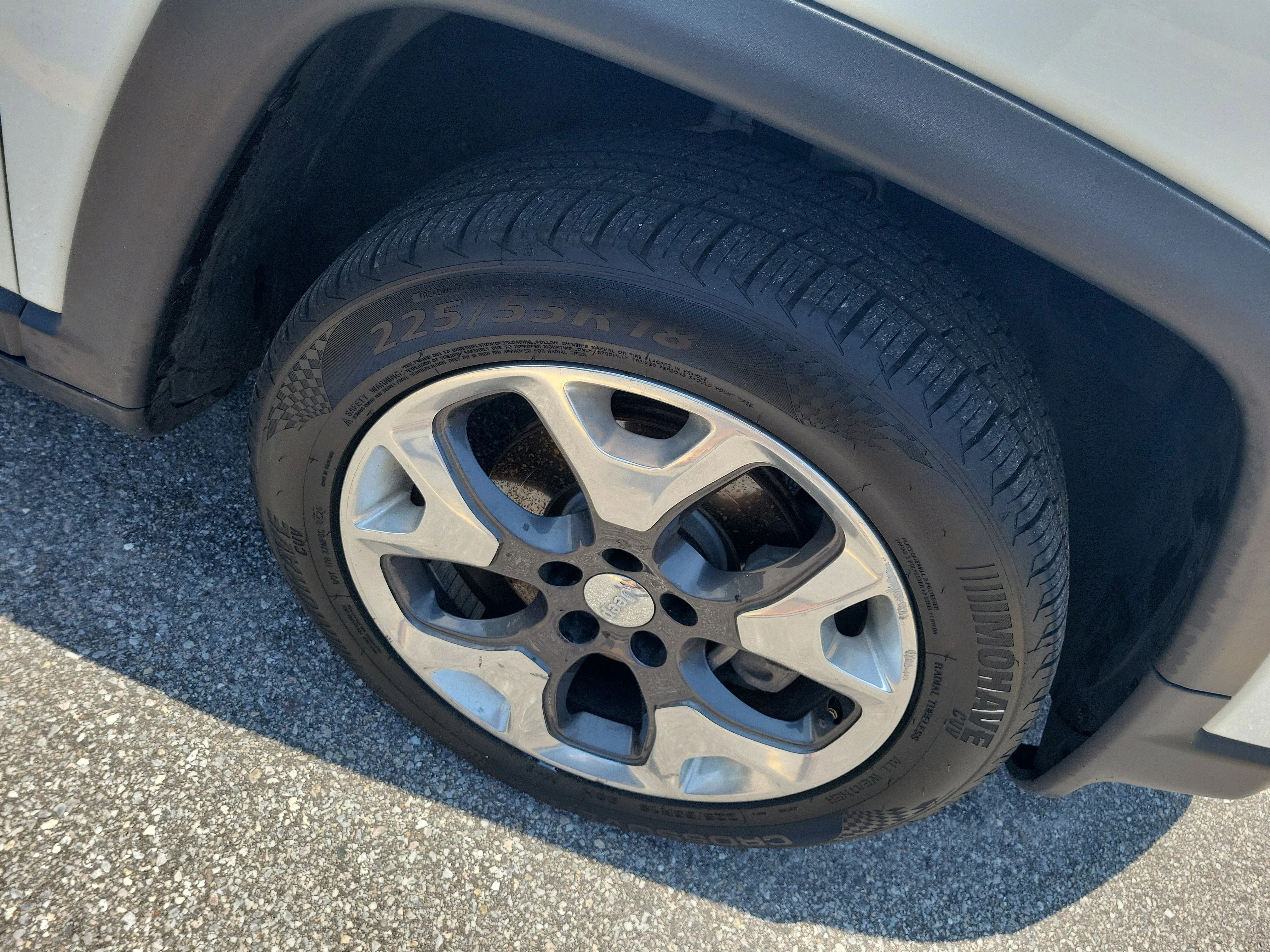 Used 2019 White Clearcoat Jeep Limited image 8