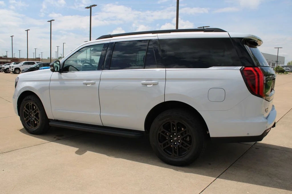 Used 2025 Space Silver Ford Active image 18