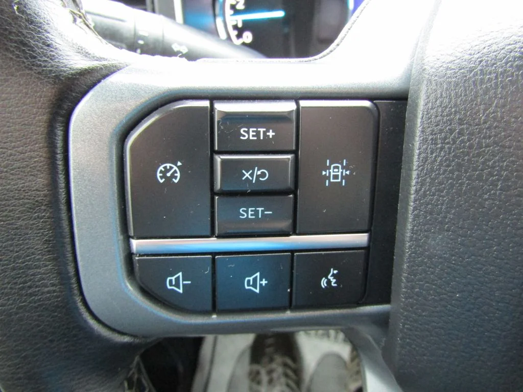 Used 2023 Oxford White Ford XLT image 27