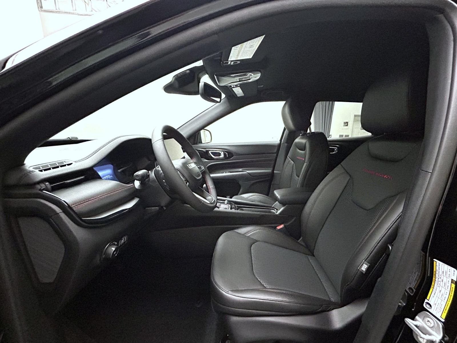 New 2026 Diamond Black Crystal Pearl-Coat Exterior Paint Jeep Trailhawk image 10