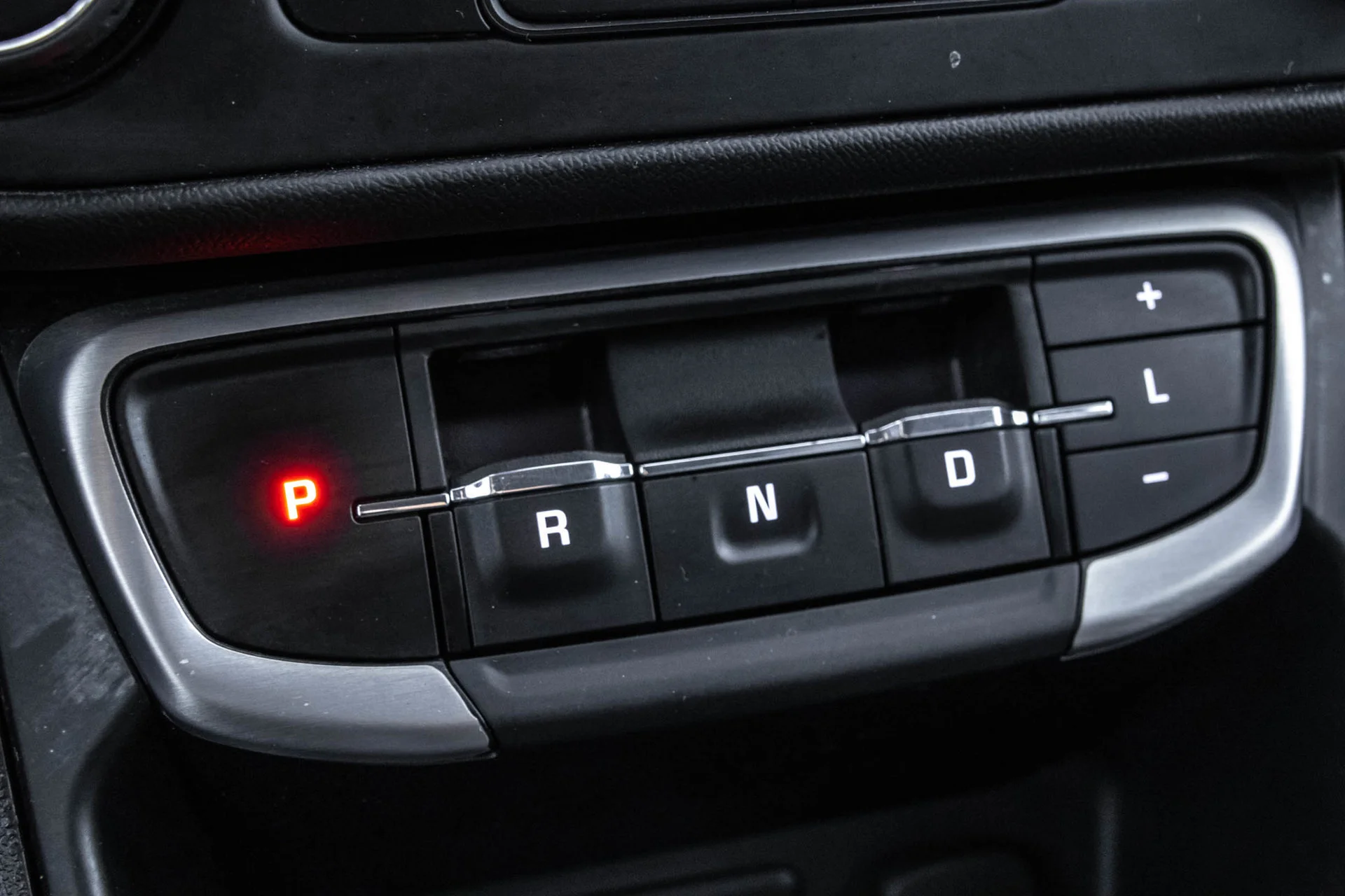 Used 2024 Ebony Twilight Metallic GMC SLE image 30