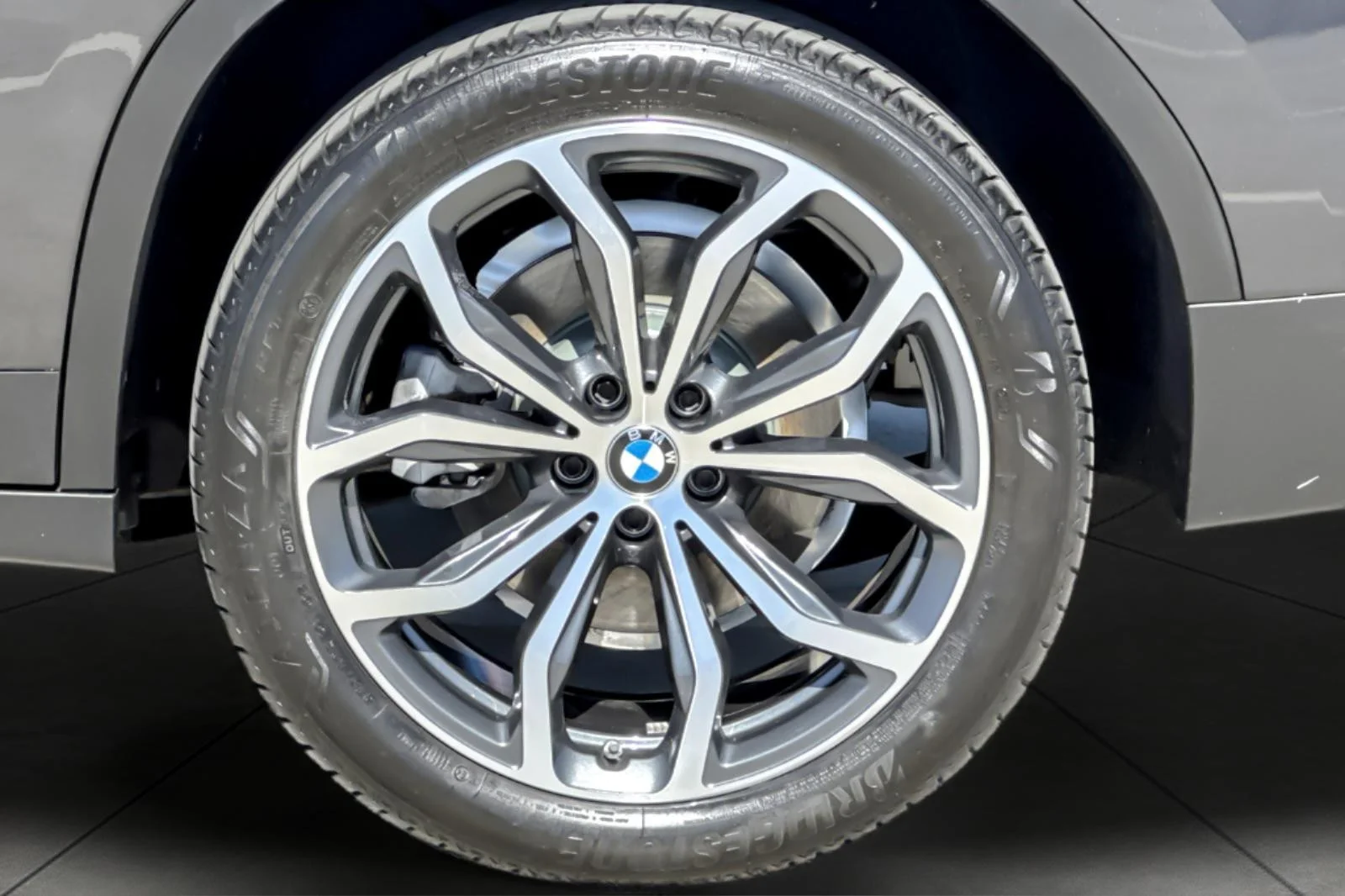 Used 2024 DARK GRAPHITE METALL BMW xDrive30i image 26