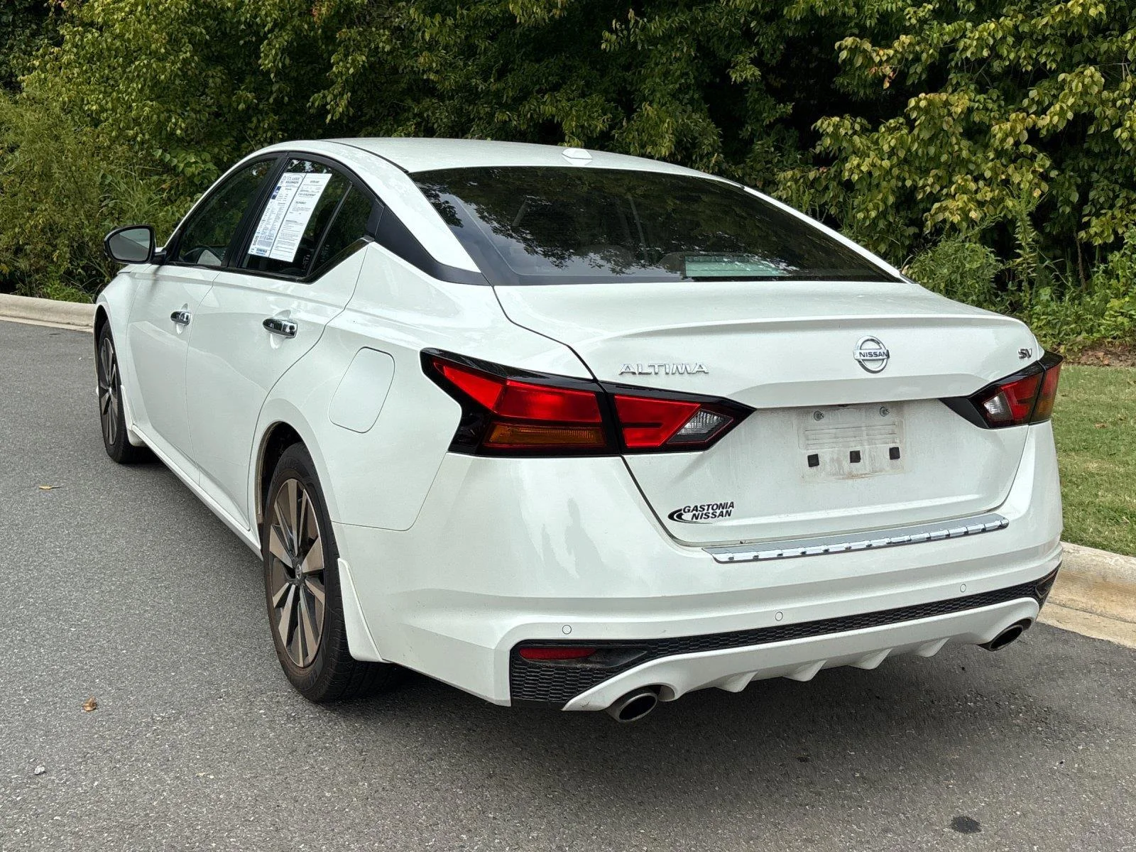 Used 2022 Pearl White Tricoat Nissan 2.5 SV image 3