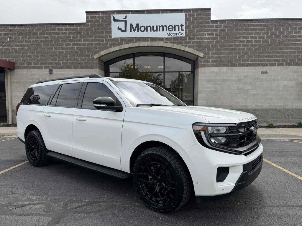 2025 Ford Expedition Active's photo