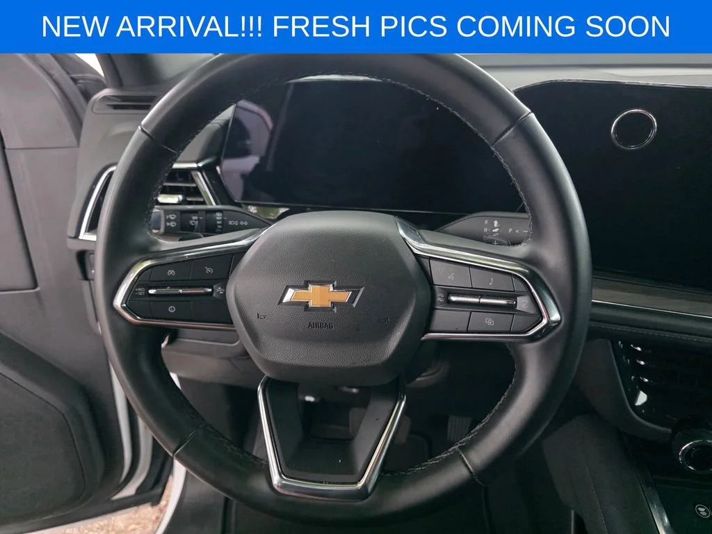 Used 2025 Summit White Chevrolet LT image 12