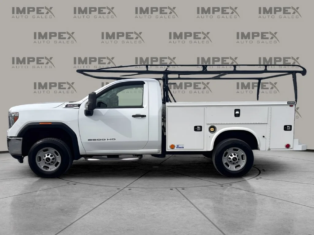 Used 2020 White GMC Base image 2
