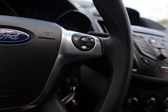 Used 2015  Ford S image 26