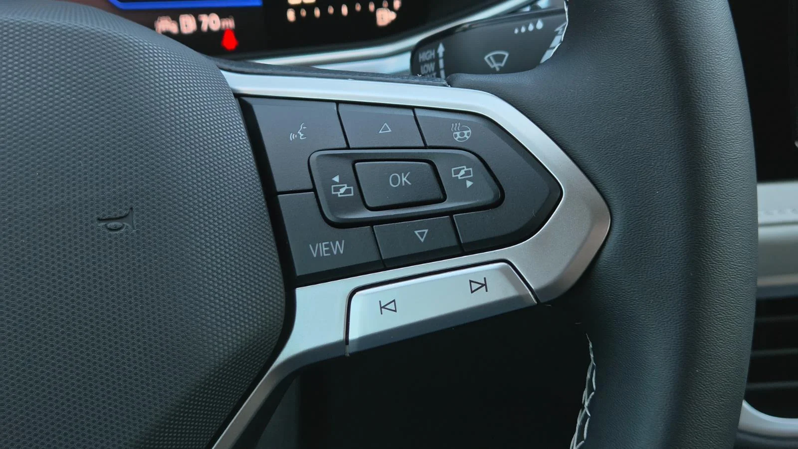2025 Volkswagen Taos SE - Photo 28