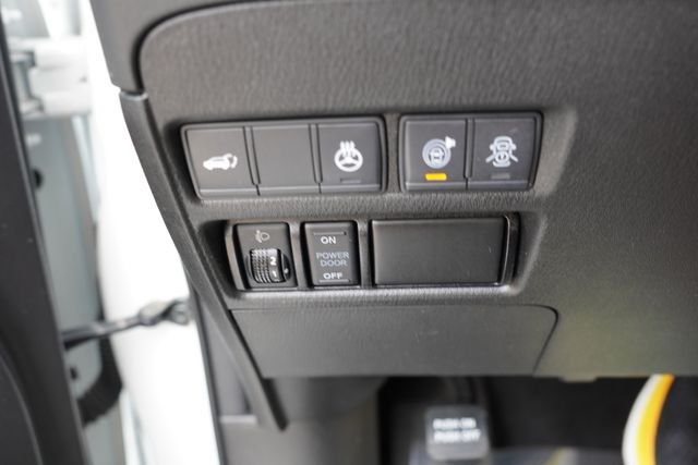 Certified Used 2020 White INFINITI LUXE image 30