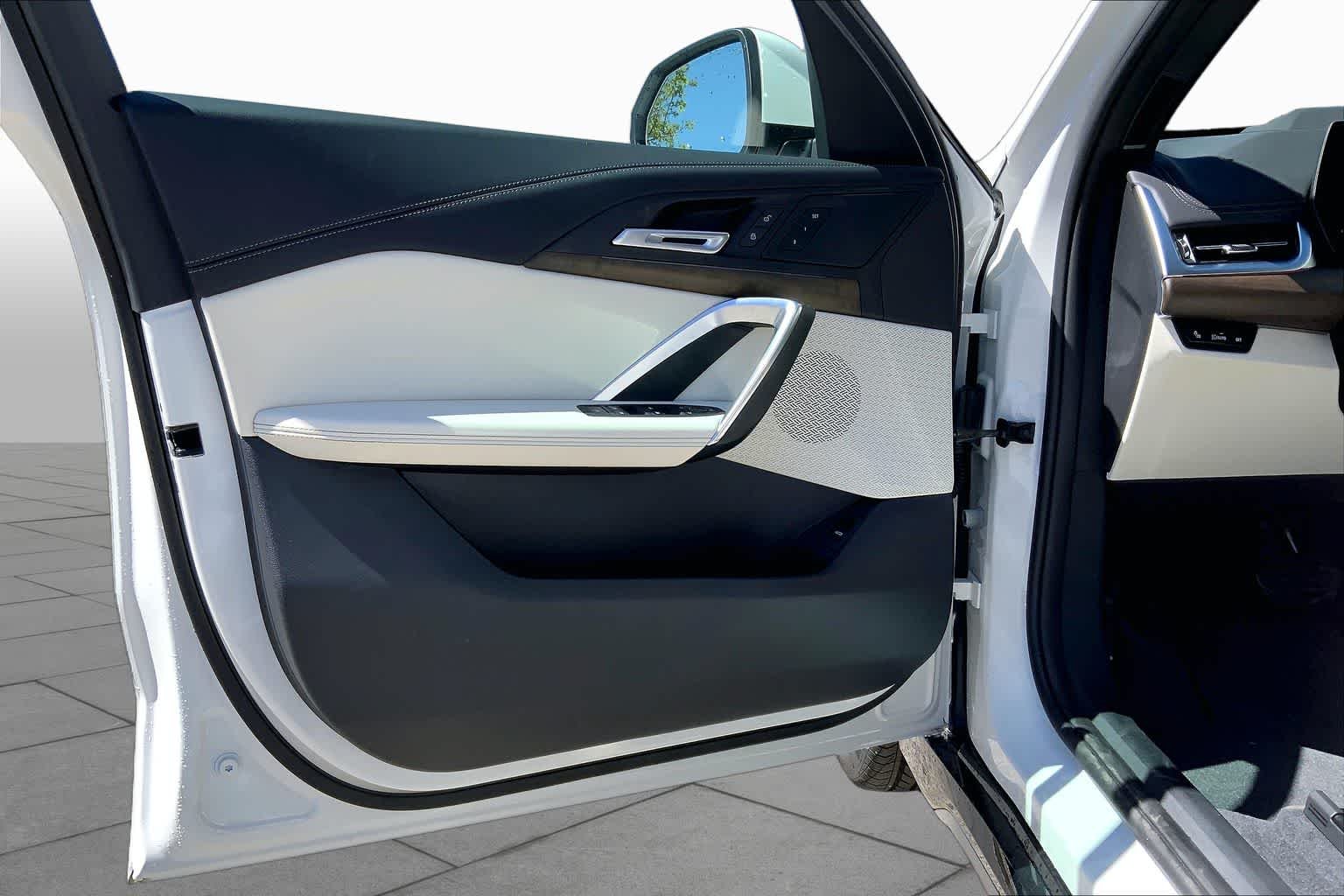 New 2026 Alpine White BMW xDrive28i image 10