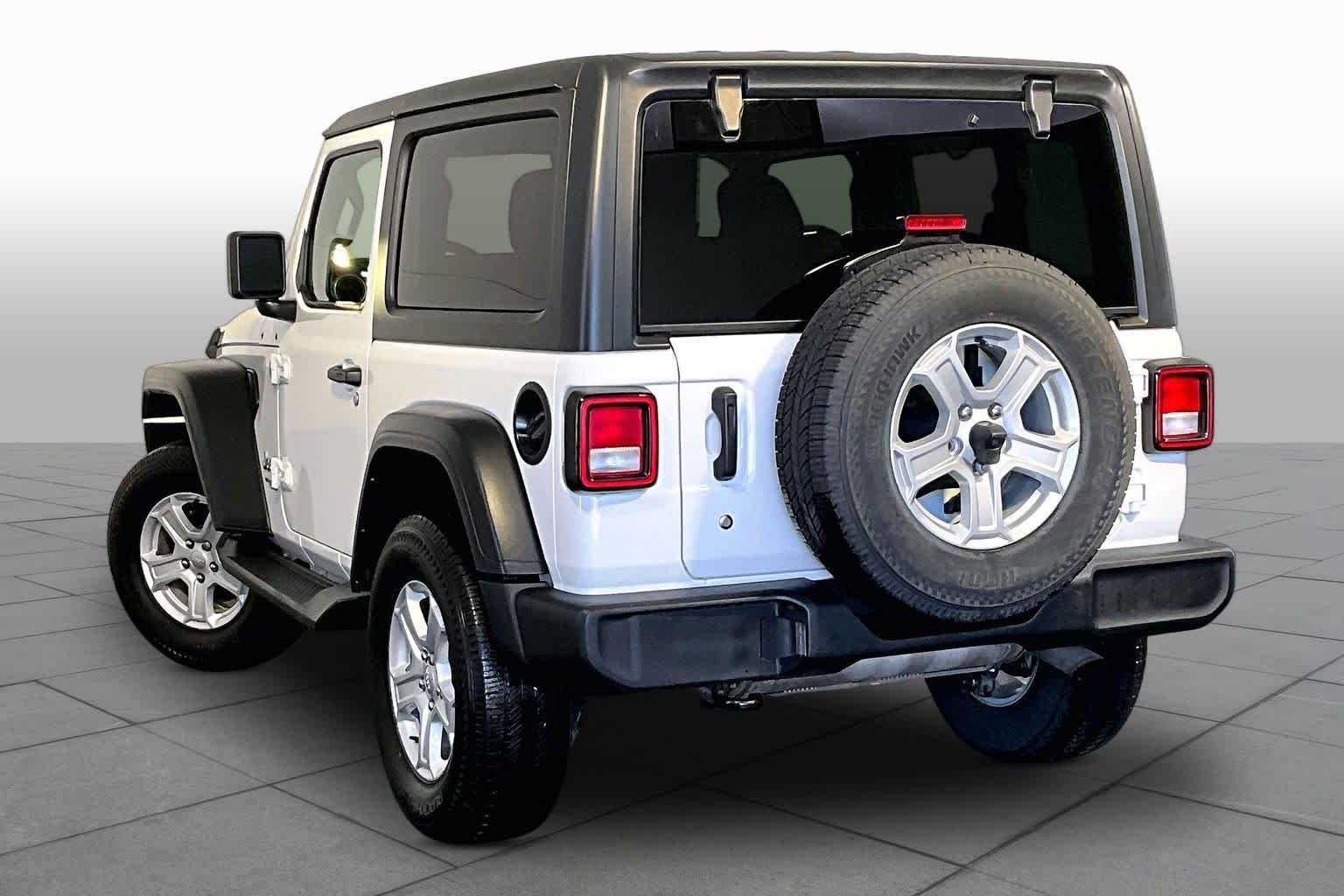 Used 2020 Bright White Clearcoat Jeep Sport S image 11
