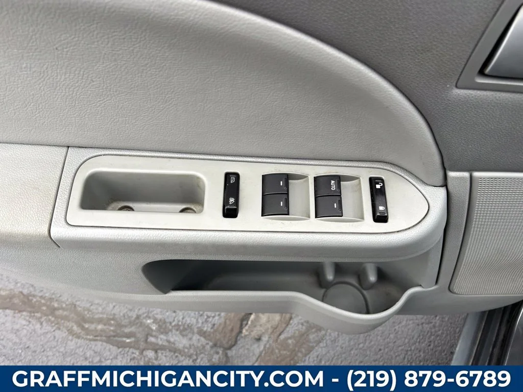 Used 2007  Mercury Base image 14