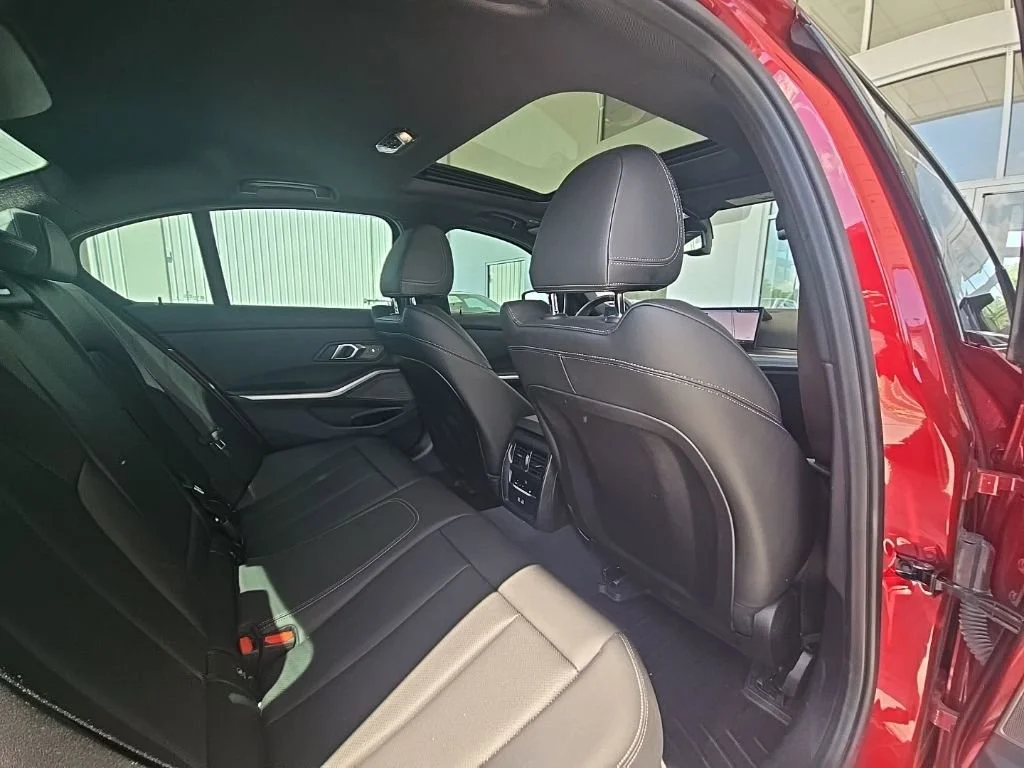Used 2025  BMW M340i image 39