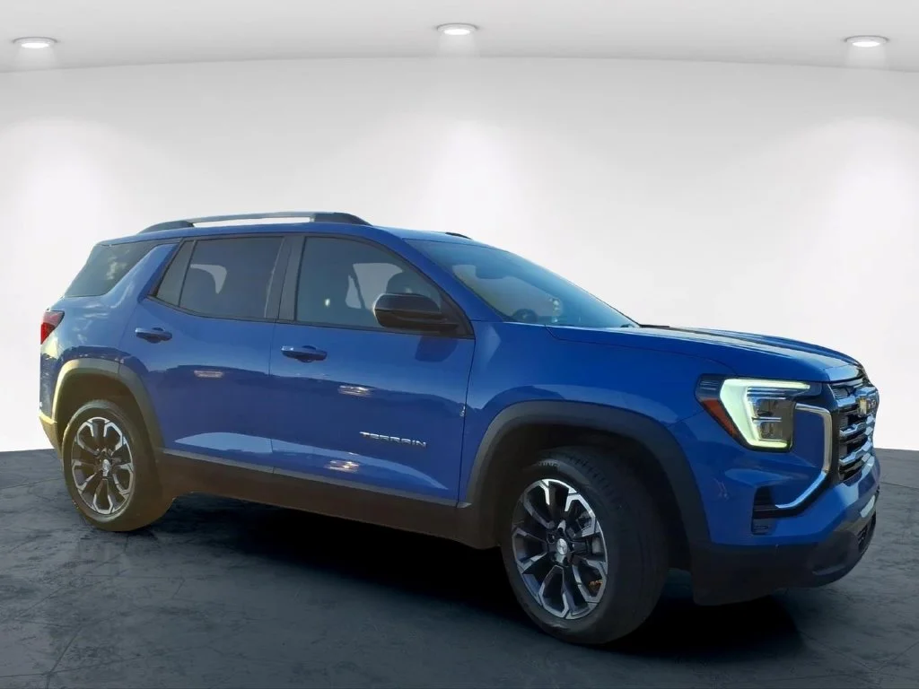 Used 2025 Blue GMC Elevation image 5