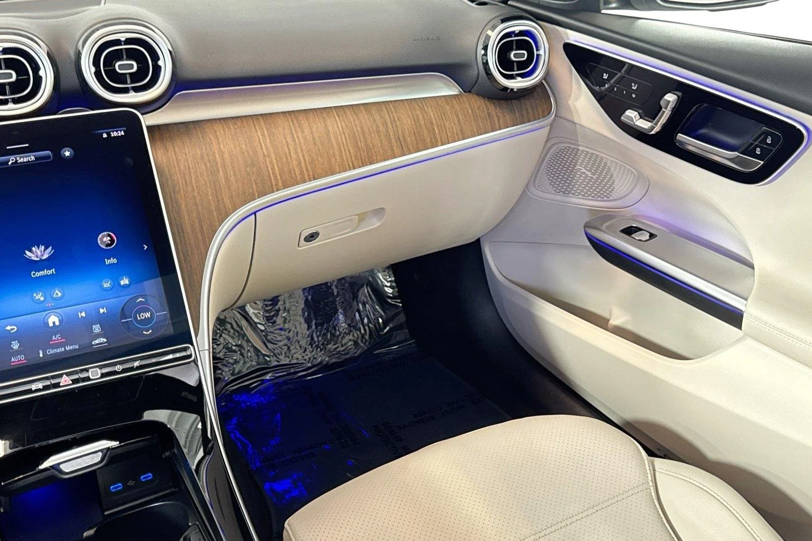 Used 2023 Polar White Mercedes-Benz C 300 image 22