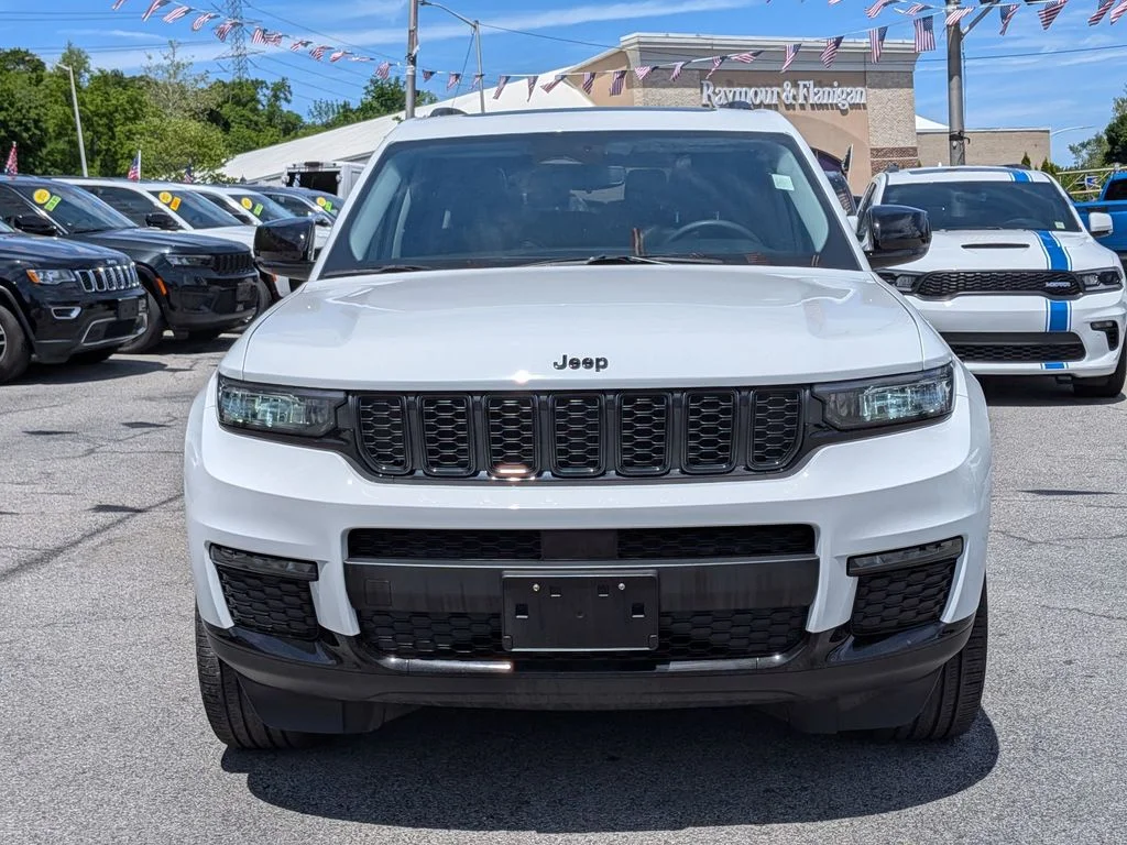 Used 2023 White Jeep Limited image 3