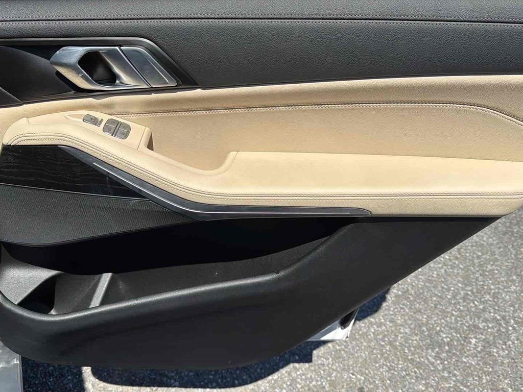 Used 2022 White BMW xDrive40i image 19