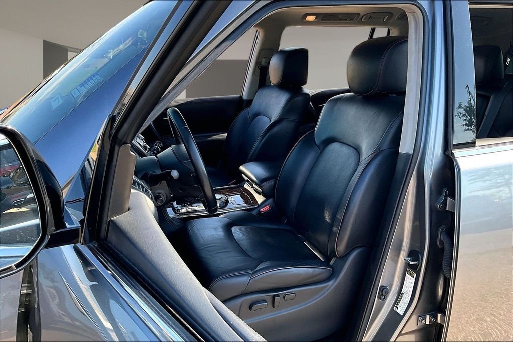 Used 2020 Gray Nissan Platinum image 27