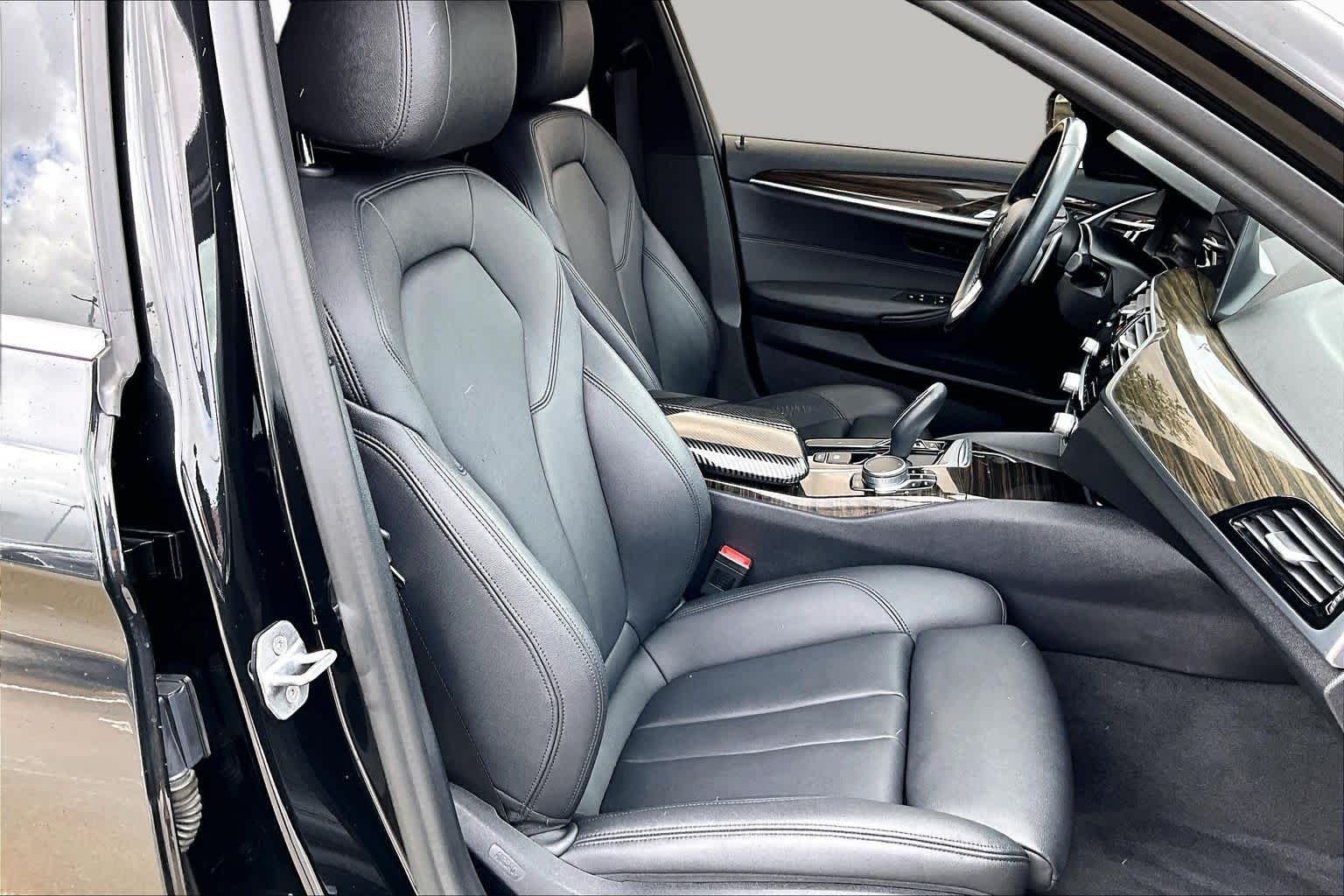 Used 2020 Black Sapphire Metallic BMW 530i image 9