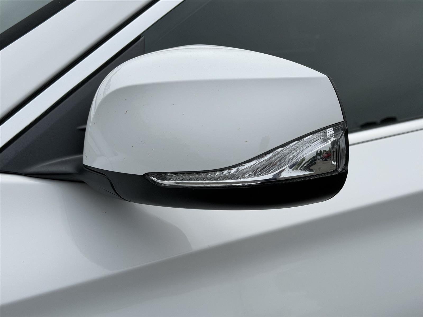 Used 2024 Lunar White INFINITI LUXE image 37