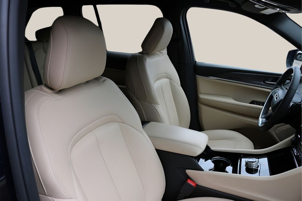 Used 2023 Black Jeep Limited image 20