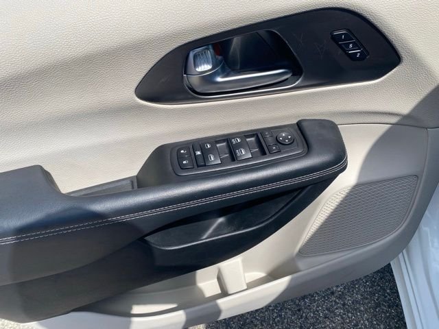 Used 2023 Bright White Clearcoat Chrysler Touring L image 35