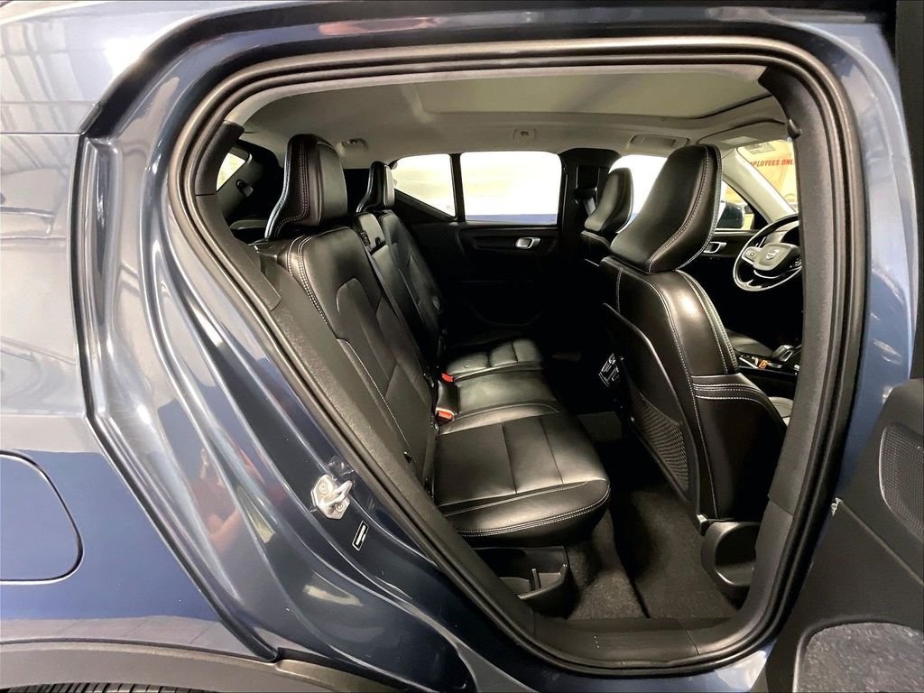 Used 2021 Blue Volvo Momentum image 16