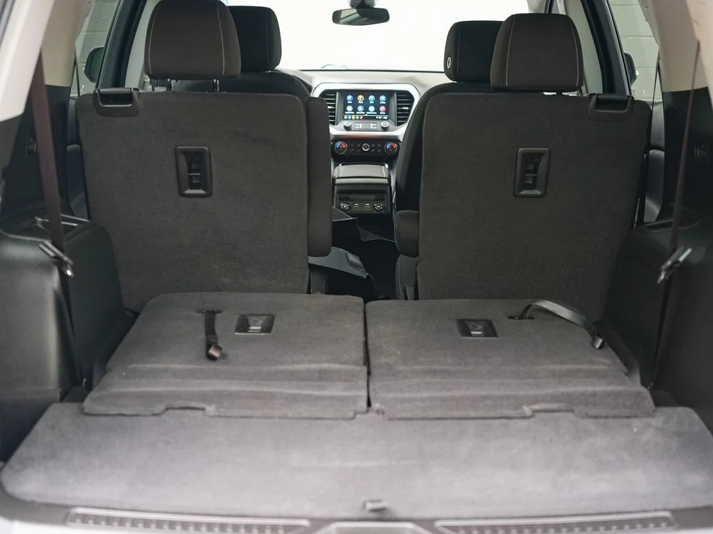 Used 2022 White GMC SLE image 57