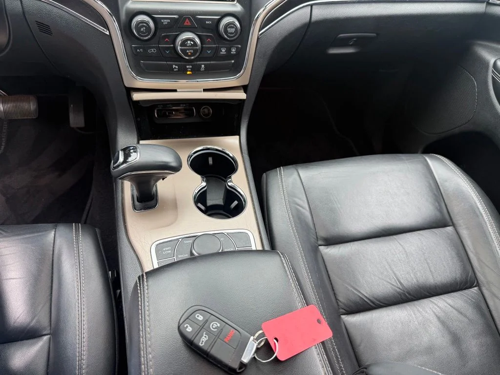 Used 2014 Silver Jeep Limited image 32