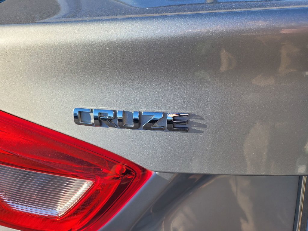 2016 Chevrolet Cruze LS - Photo 11