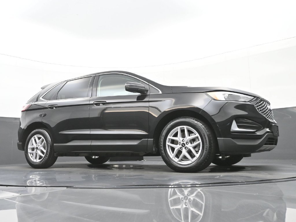Used 2023 Black Ford SEL image 37