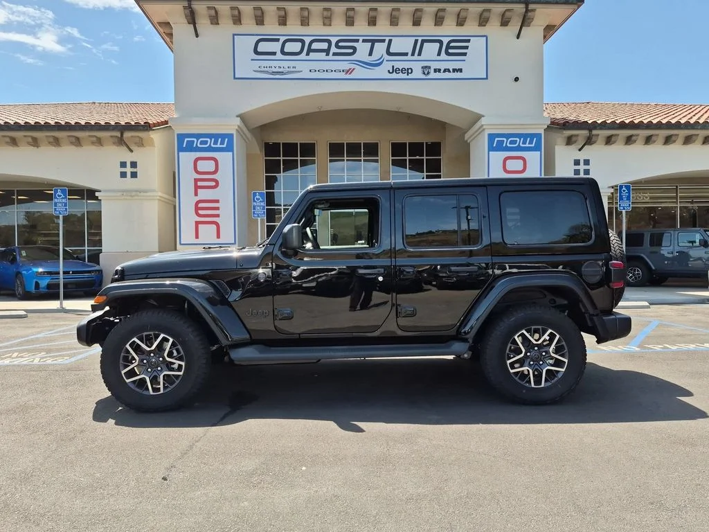 New 2026 Black Clear-Coat Exterior Paint Jeep Sahara image 8