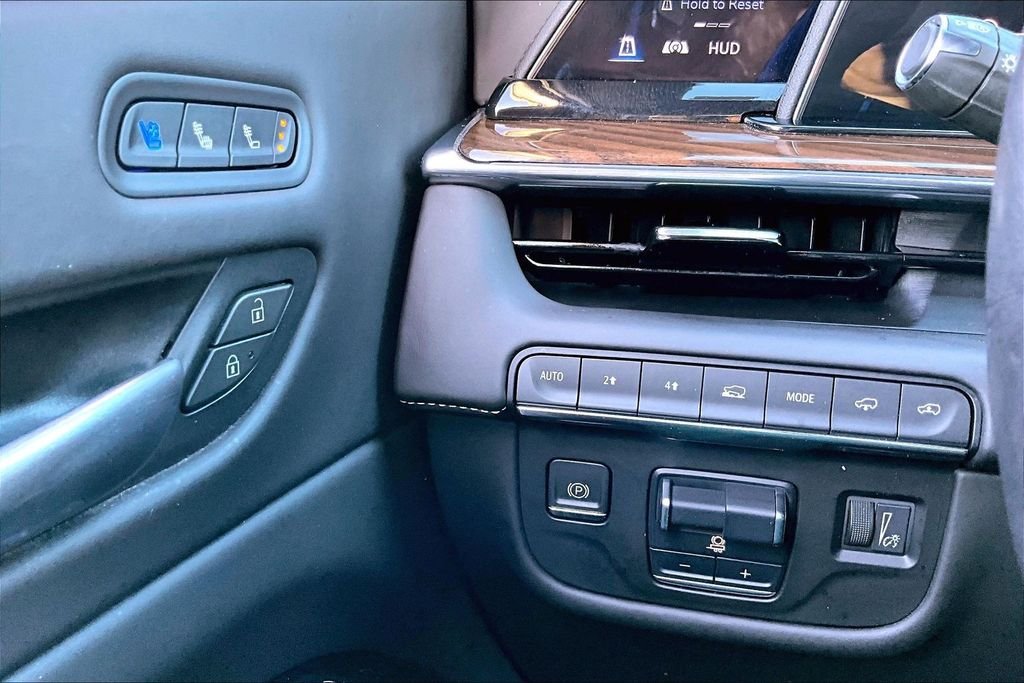 Used 2023 White Cadillac Sport Platinum image 24