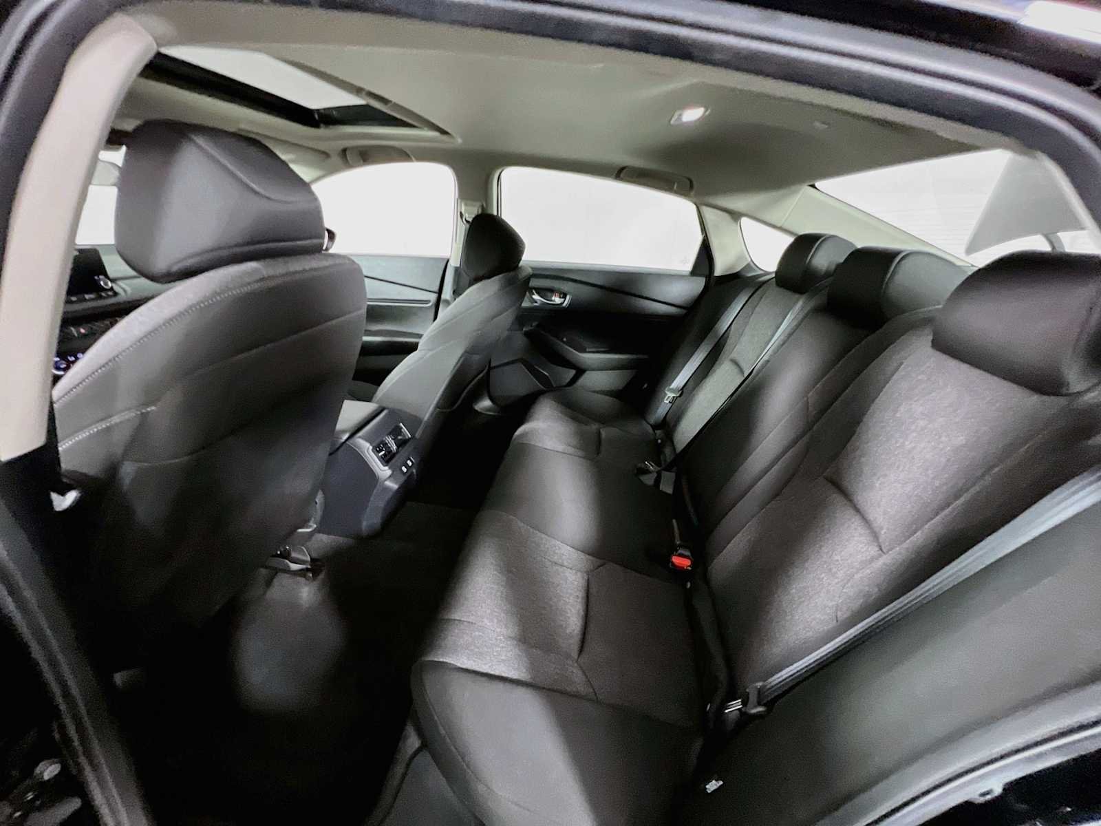 Used 2025 Crystal Black Pearl Honda SE image 26