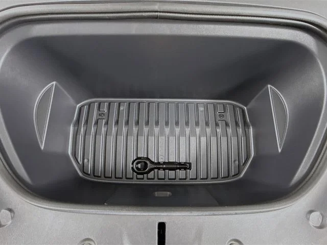 Used 2023  Tesla Long Range image 30
