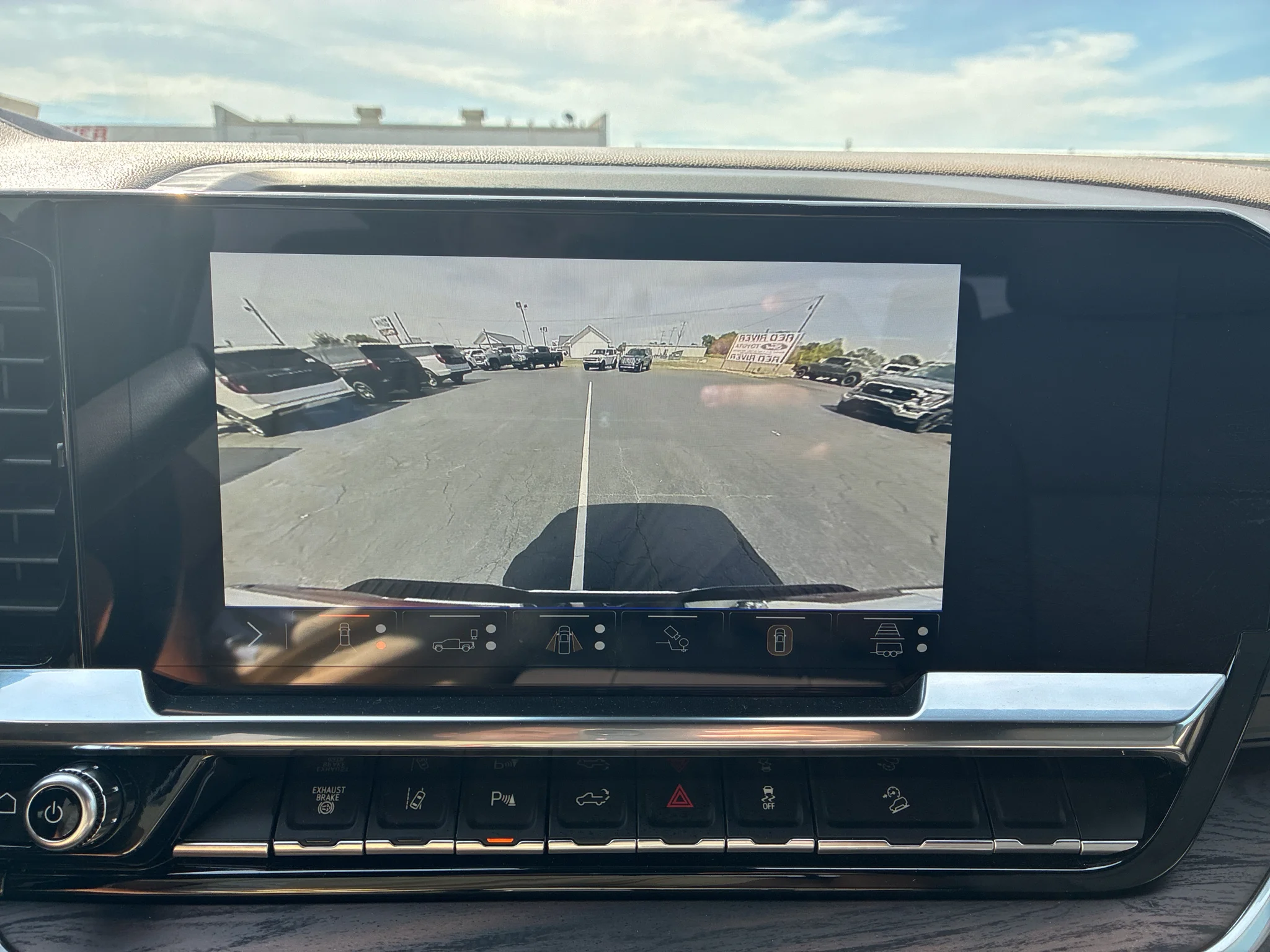 Used 2025 Summit White GMC SLT image 26