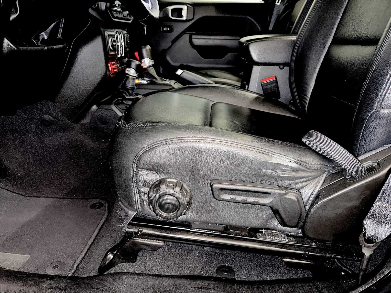 Used 2023 Black Clearcoat Jeep Rubicon image 10