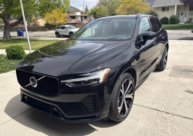 2023 Volvo XC60 T8 Ultimate Dark Theme AWD's photo