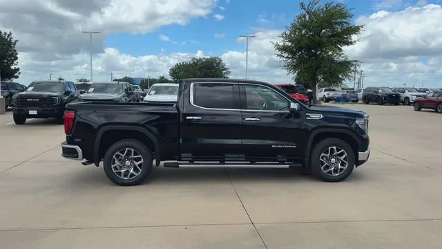 2026 GMC Sierra 1500 SLT - Photo 9
