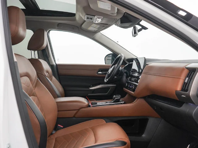 Used 2024  Nissan Platinum image 12