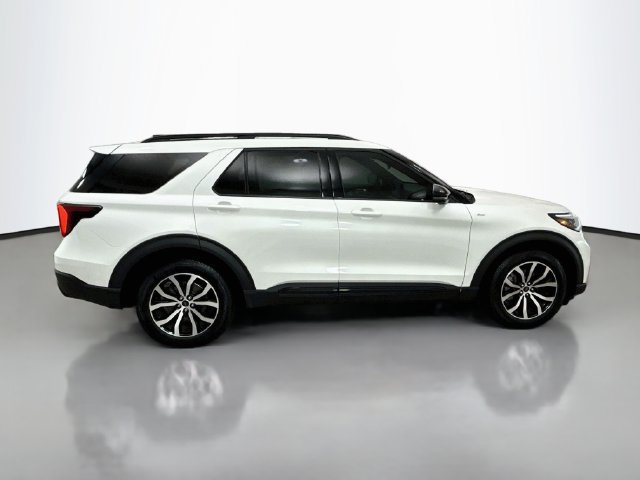 Used 2025 White Metallic Ford ST-Line image 8
