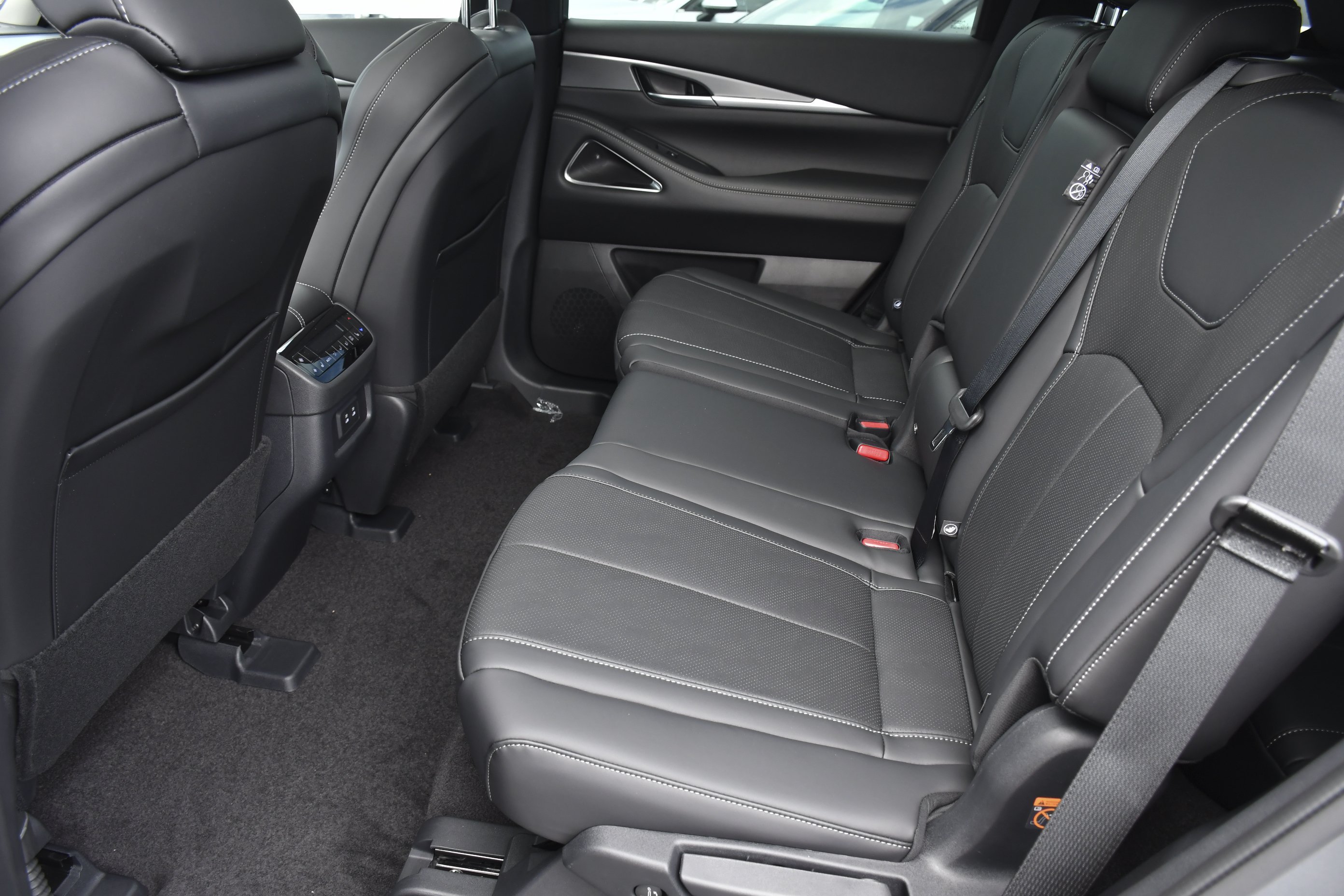 New 2027 GRAPHITE SHADOW INFINITI Luxe FWD image 27