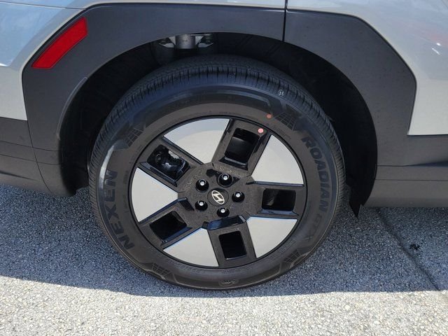New 2026 Silver Hyundai SEL image 5