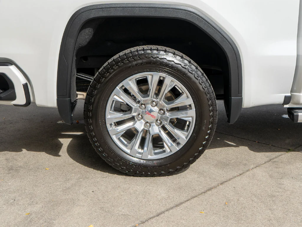Used 2023 White GMC Denali image 39