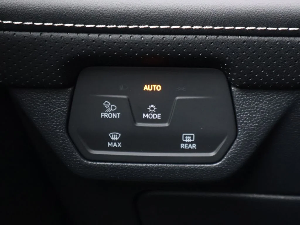 New 2026 White Volkswagen 2.0T SE w/Technology image 38